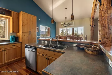 Kitchen - 8919 E Challenge Rd, Hayden, ID 83835 photo 2 of 6