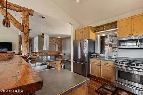 Kitchen - 8919 E Challenge Rd, Hayden, ID 83835 photo 4 of 6