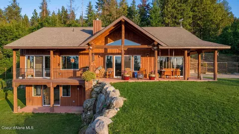 8919 E Challenge Rd, Hayden, ID 83835