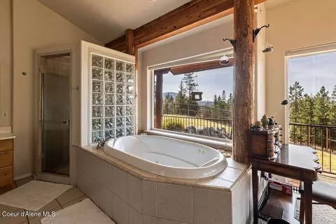 Bath - 8919 E Challenge Rd, Hayden, ID 83835 photo 3 of 6