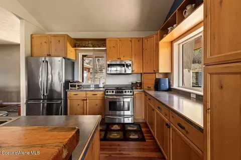 Kitchen - 8919 E Challenge Rd, Hayden, ID 83835 photo 5 of 6