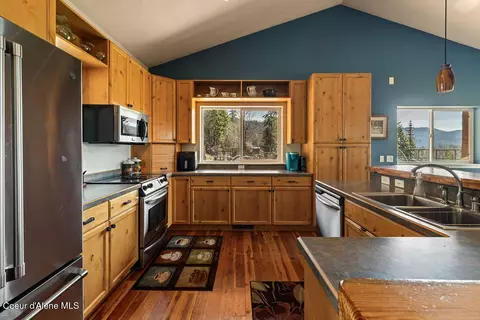 Kitchen - 8919 E Challenge Rd, Hayden, ID 83835 photo 1 of 6