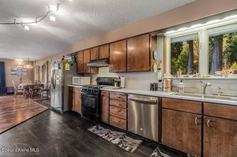 Kitchen - 20355 Highway 2, Sandpoint, ID 83864 photo 3 of 4