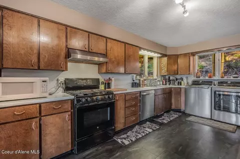 Kitchen - 20355 Highway 2, Sandpoint, ID 83864 photo 2 of 4