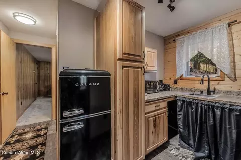 Kitchen - 20355 Highway 2, Sandpoint, ID 83864 photo 4 of 4