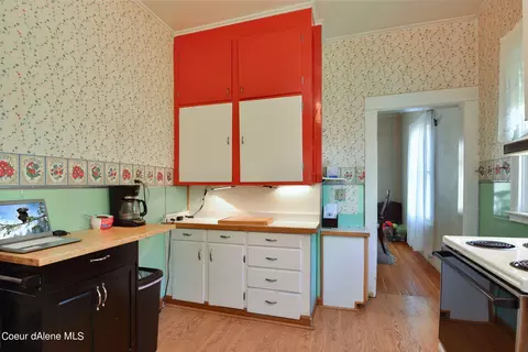 Kitchen - 202 E Market St, Kellogg, ID 83837 photo 2 of 3