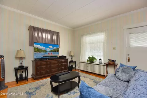 Living - 202 E Market St, Kellogg, ID 83837 photo 1 of 1