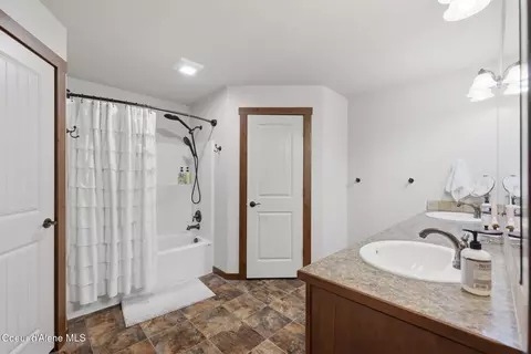 Bath - 4313 E Seneca Ct, Post Falls, ID 83854 photo 1 of 3