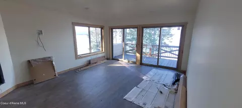 Living - 45 Waterside Ln, Sagle, ID 83860 photo 3 of 4