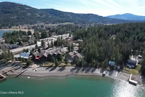45 Waterside Ln, Sagle, ID 83860