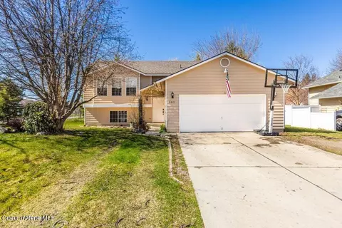 8811 N Davis Cir, Hayden, ID 83835