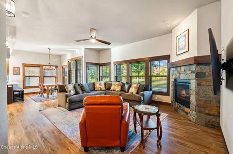 511 Guthrie Pl # 502, Dover, ID 83825
