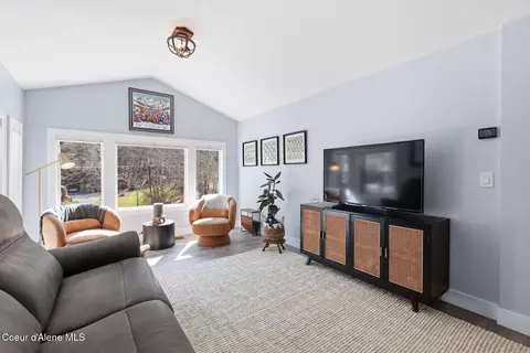 Living - 632 Main St, Wardner, ID 83837 photo 1 of 4