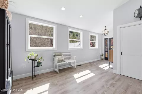 Entry Way - 632 Main St, Wardner, ID 83837 photo 4 of 5