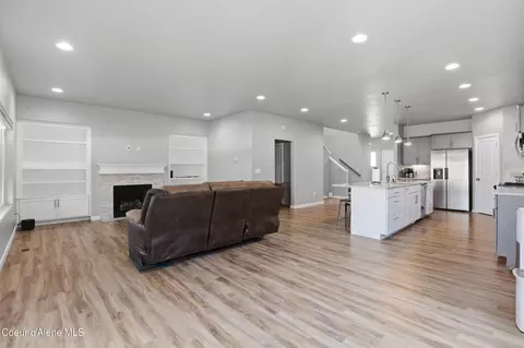 Living - 623 E Penrose Ave, Post Falls, ID 83854 photo 1 of 2