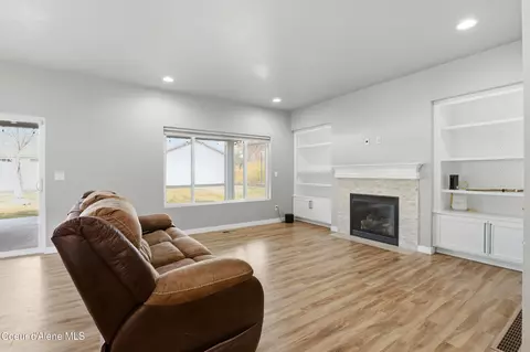 Living - 623 E Penrose Ave, Post Falls, ID 83854 photo 2 of 2