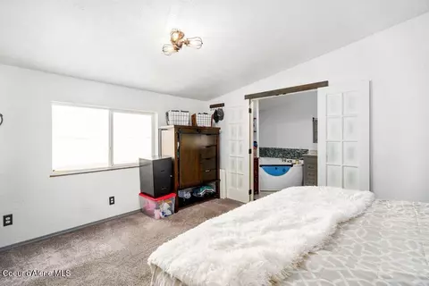 Bedroom - 930 Moon Gulch Rd, Kellogg, ID 83837 photo 2 of 4