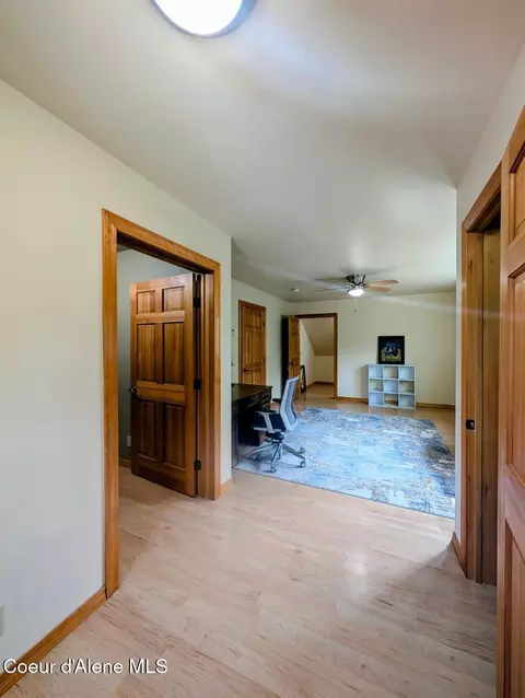 Entry Way - 845 Cougar Rd, Naples, ID 83847 photo 4 of 7