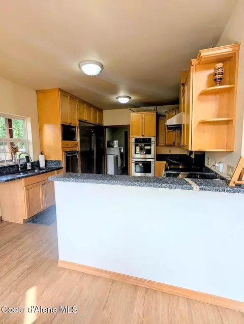 Kitchen - 845 Cougar Rd, Naples, ID 83847 photo 2 of 7