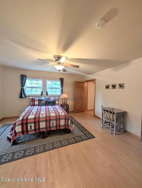 Bedroom - 845 Cougar Rd, Naples, ID 83847 photo 6 of 7
