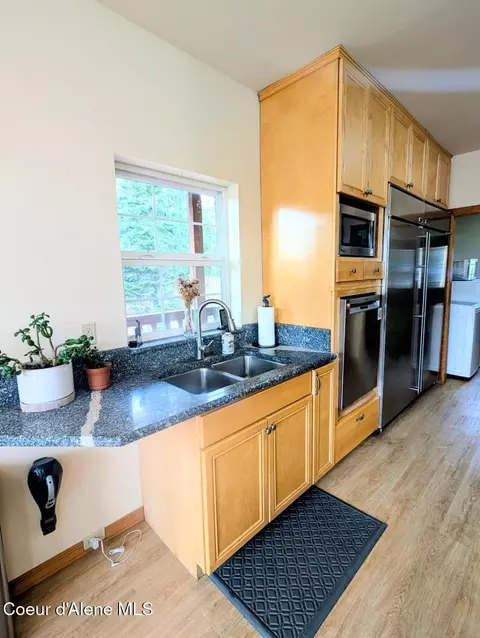Kitchen - 845 Cougar Rd, Naples, ID 83847 photo 1 of 7
