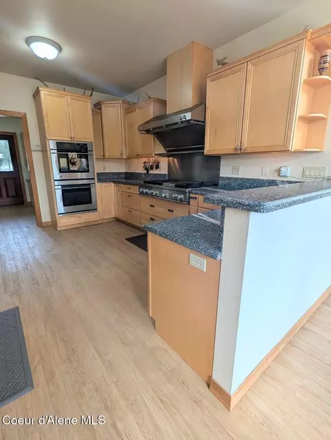 Kitchen - 845 Cougar Rd, Naples, ID 83847 photo 4 of 7