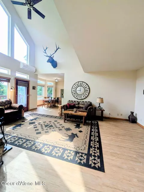 Living - 845 Cougar Rd, Naples, ID 83847 photo 4 of 8