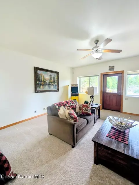 Living - 845 Cougar Rd, Naples, ID 83847 photo 7 of 8
