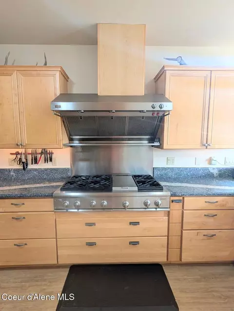Kitchen - 845 Cougar Rd, Naples, ID 83847 photo 5 of 7