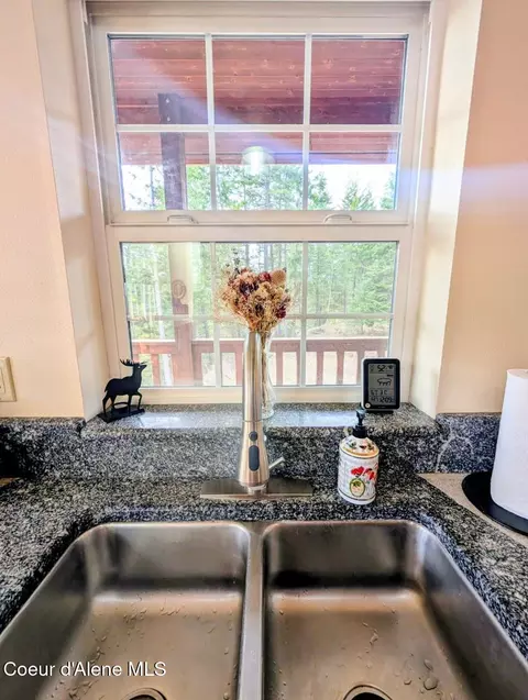 Kitchen - 845 Cougar Rd, Naples, ID 83847 photo 7 of 7