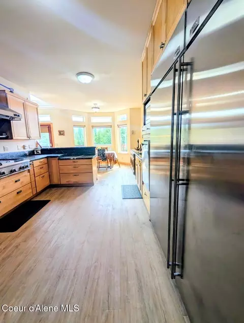 Kitchen - 845 Cougar Rd, Naples, ID 83847 photo 6 of 7