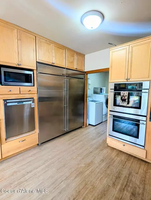 Kitchen - 845 Cougar Rd, Naples, ID 83847 photo 3 of 7