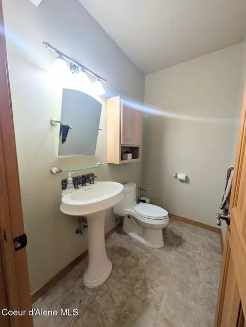 Bath - 845 Cougar Rd, Naples, ID 83847 photo 9 of 10