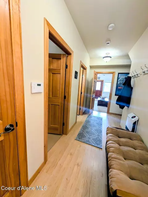 Entry Way - 845 Cougar Rd, Naples, ID 83847 photo 6 of 7