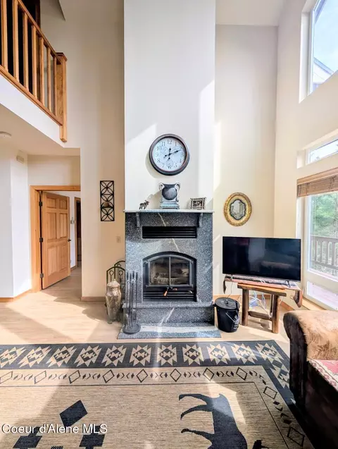 Living - 845 Cougar Rd, Naples, ID 83847 photo 3 of 8