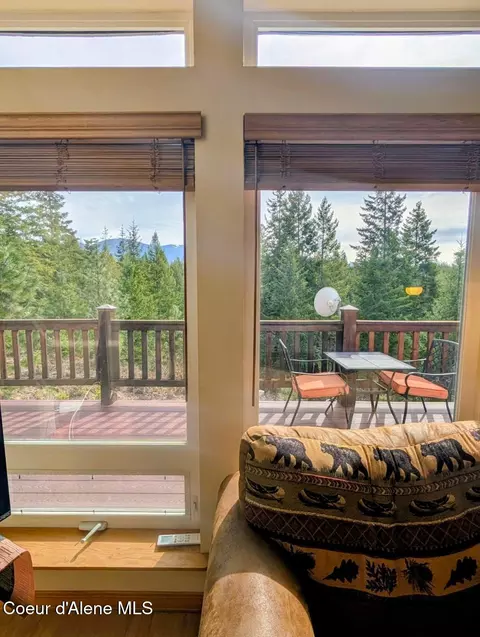 Living - 845 Cougar Rd, Naples, ID 83847 photo 5 of 8
