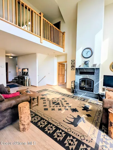 Living - 845 Cougar Rd, Naples, ID 83847 photo 2 of 8