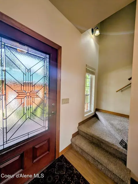 Entry Way - 845 Cougar Rd, Naples, ID 83847 photo 7 of 7