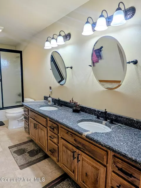 Bath - 845 Cougar Rd, Naples, ID 83847 photo 7 of 10