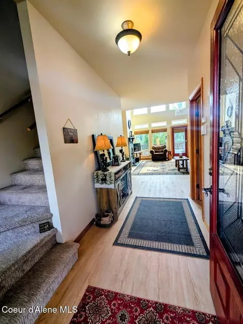 Entry Way - 845 Cougar Rd, Naples, ID 83847 photo 1 of 7