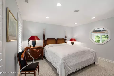 Bedroom - 516 Kiebert Loop, Hope, ID 83836 photo 4 of 6