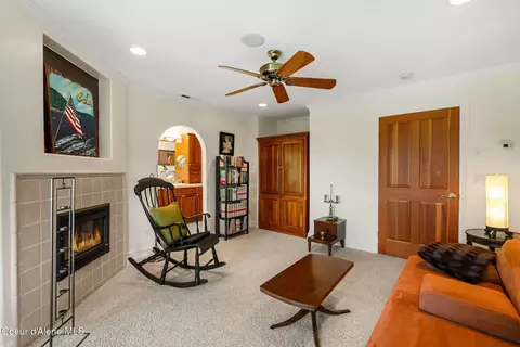 Living - 516 Kiebert Loop, Hope, ID 83836 photo 9 of 9