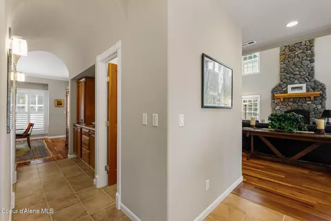 Entry Way - 516 Kiebert Loop, Hope, ID 83836 photo 2 of 5