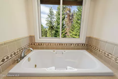 Bath - 516 Kiebert Loop, Hope, ID 83836 photo 5 of 8