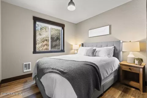 Bedroom - 7809 E Bridger Trl, Harrison, ID 83833 photo 1 of 6