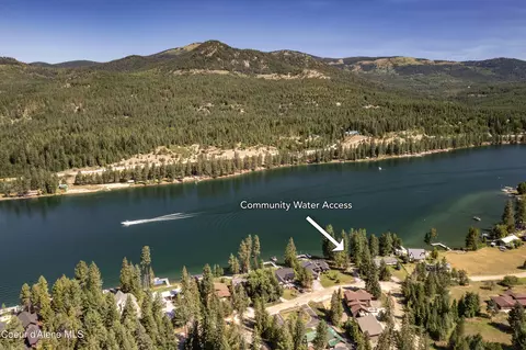 1279 Gypsy Bay Rd, Sagle, ID 83860
