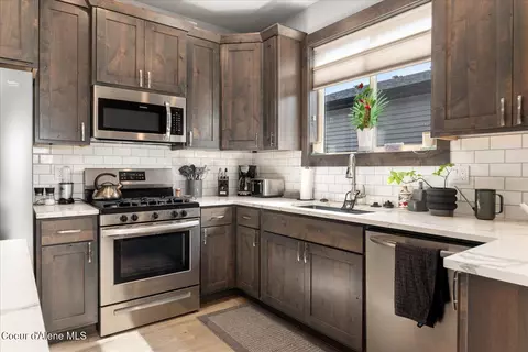 Kitchen - 13986 N Rainier Loop, Rathdrum, ID 83858 photo 6 of 7
