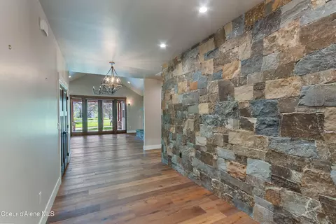 Entry Way - 403 Slaveck, Dover, ID 83825 photo 2 of 3