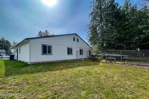 Exterior - 901-903 Hickory Glen Ave, Sandpoint, ID 83864 photo 2 of 16