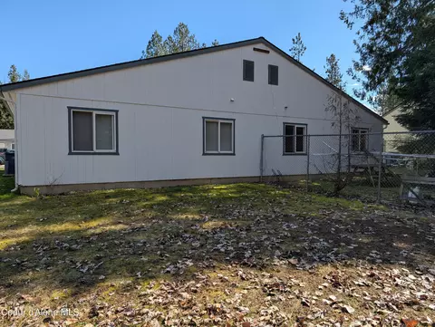 Exterior - 901-903 Hickory Glen Ave, Sandpoint, ID 83864 photo 9 of 16